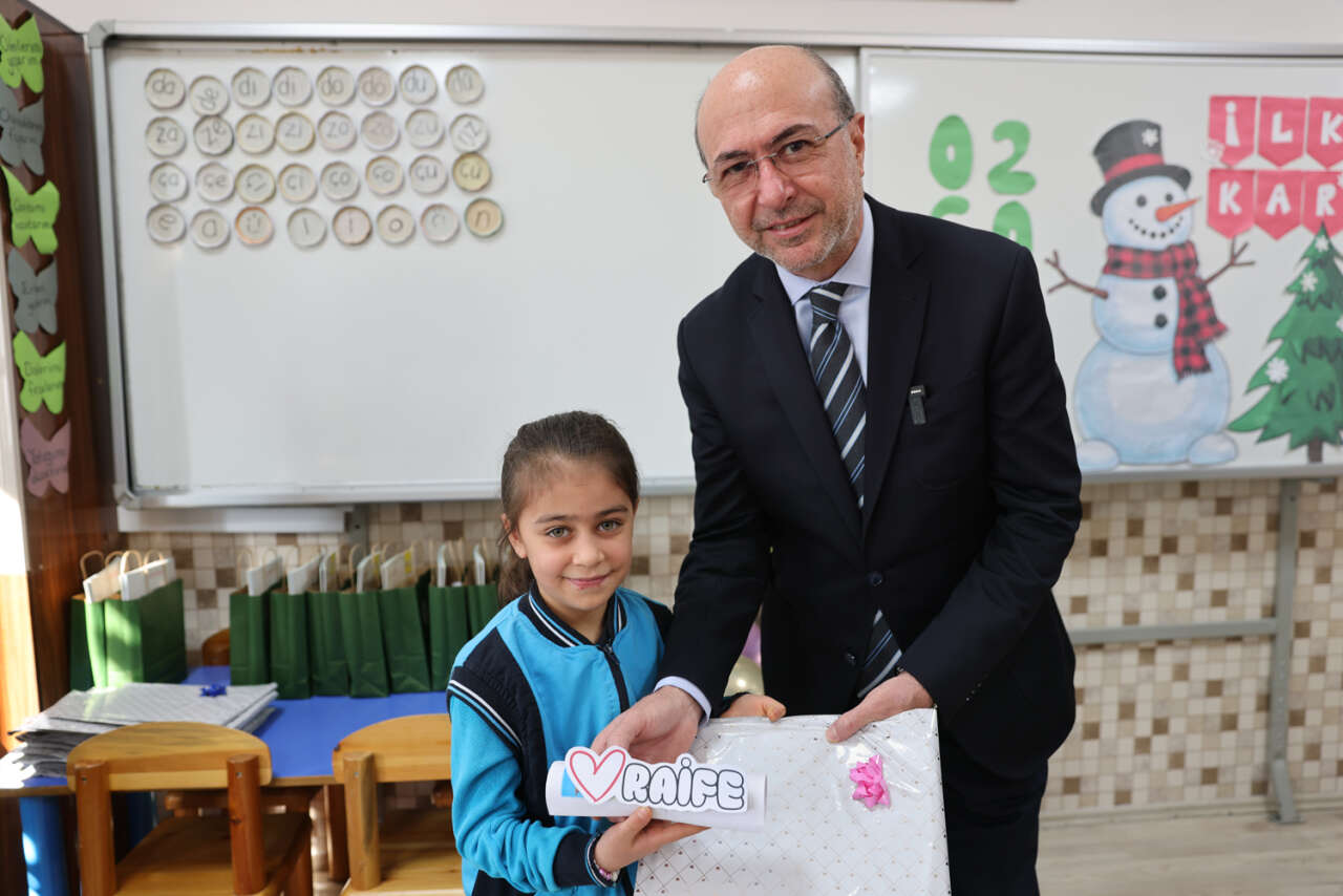 Selçuklu’da öğrenciler karnelerini böyle aldı 2